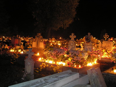 Az érsekvadkerti temető éjjel
